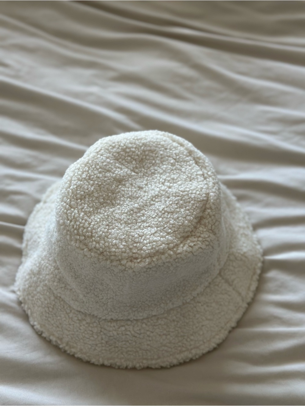 Uniqlo Cream Sherpa Bucket Hat (BRAND NEW)